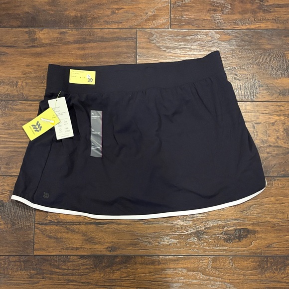 all in motion Pants - All in Motion Women's Black Skort with White Trim NWT